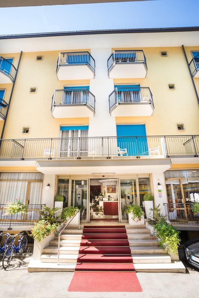 Hotel Azzorre Лідо-ді-Єзоло Екстер'єр фото