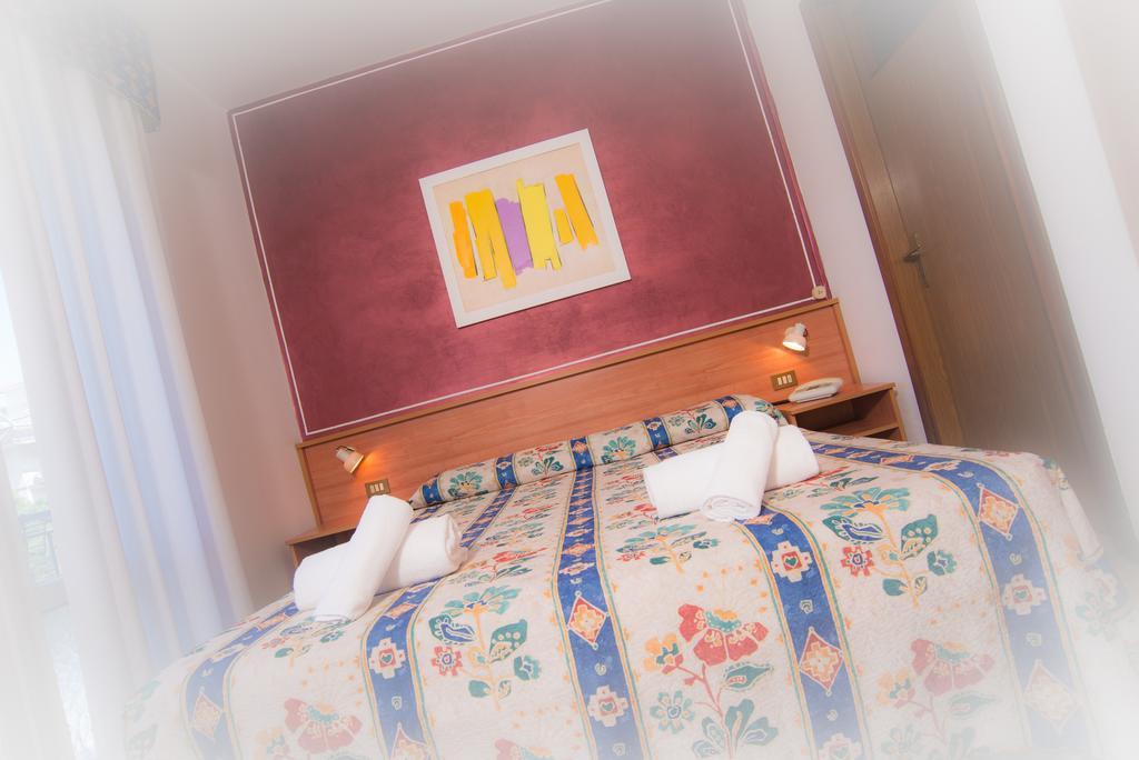 Hotel Azzorre Лідо-ді-Єзоло Номер фото
