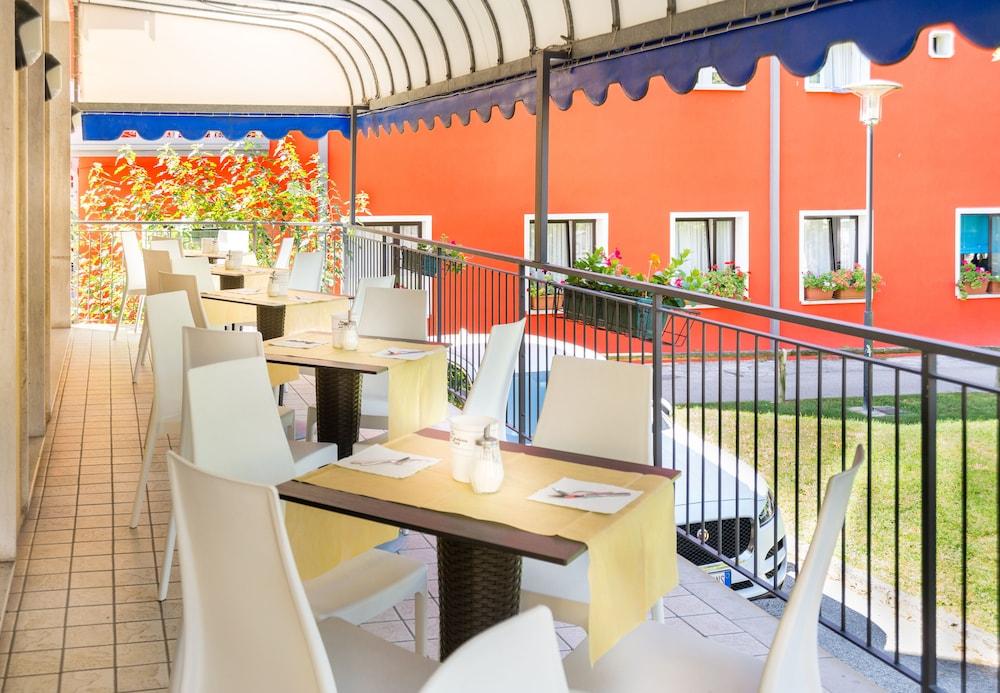 Hotel Azzorre Лідо-ді-Єзоло Екстер'єр фото