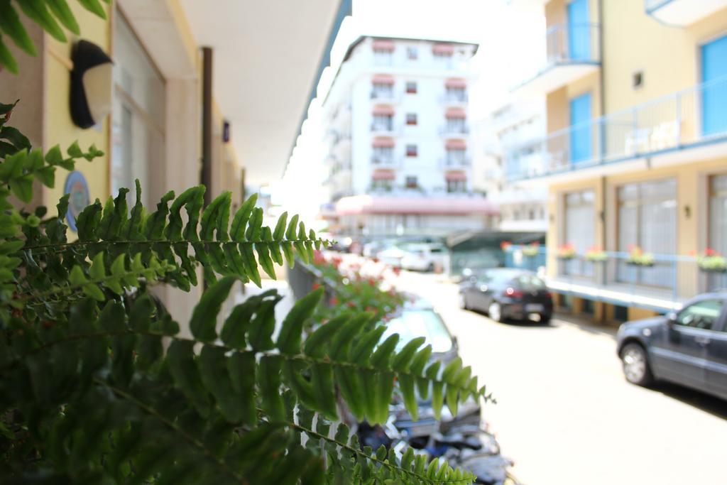 Hotel Azzorre Лідо-ді-Єзоло Екстер'єр фото