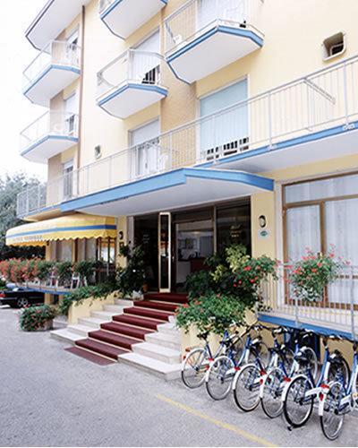 Hotel Azzorre Лідо-ді-Єзоло Екстер'єр фото