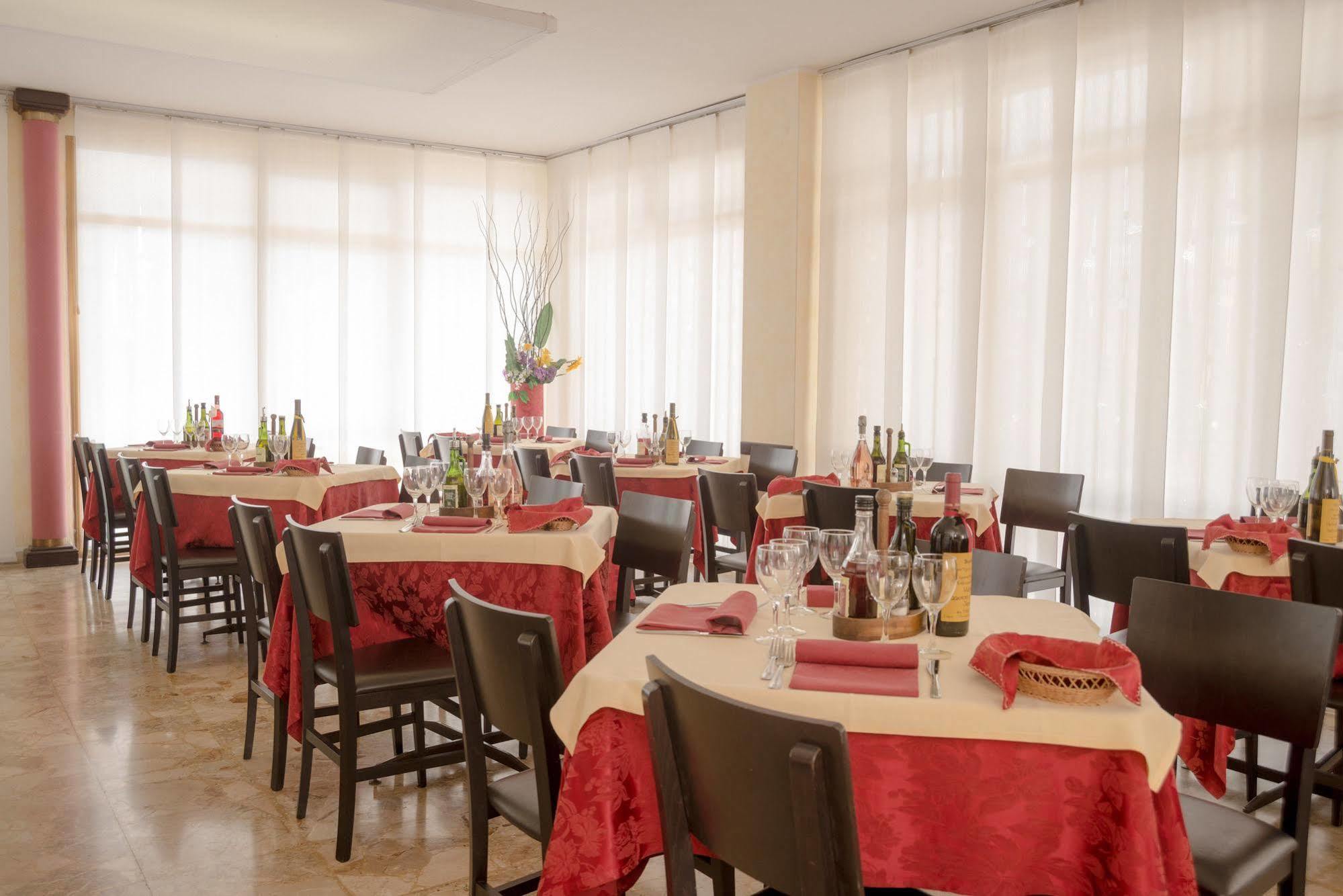 Hotel Azzorre Лідо-ді-Єзоло Екстер'єр фото